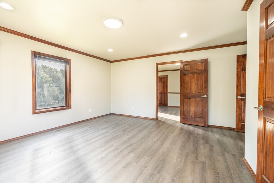 More Photos Of 8984 S Park Rd, Rogers Office For Lease