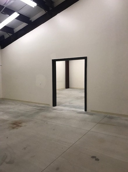 More Photos Of 1011 S Heatherwilde Blvd, Pflugerville Research And Development For Lease