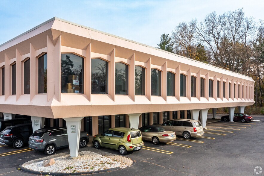 More Photos Of 24450 Evergreen Rd, Southfield Office For Sale