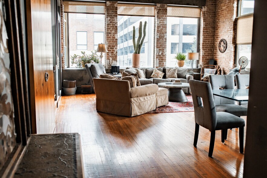 More Photos Of 112 18th St N, Birmingham Storefront For Sale