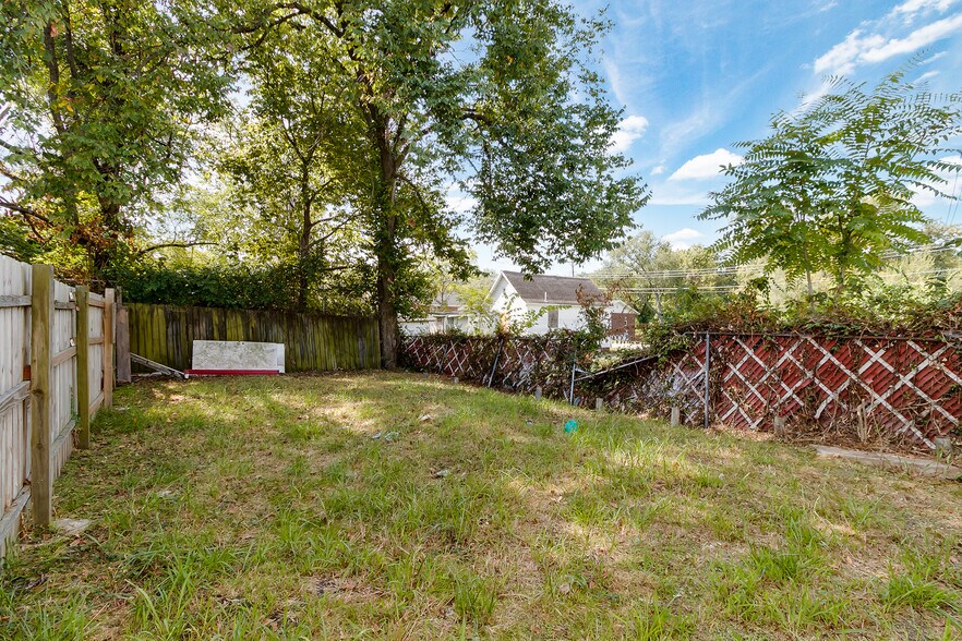 More Photos Of 7016 Page Ave, Saint Louis General Retail For Lease