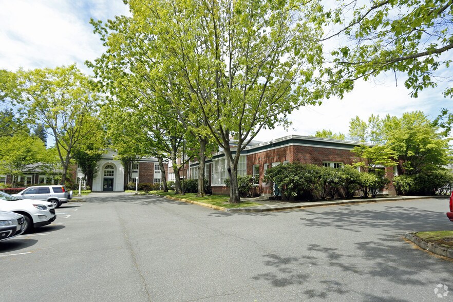 More Photos Of 2611 NE 125th St, Seattle Medical For Lease