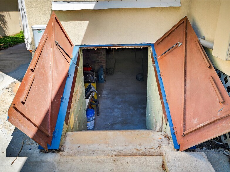 More Photos Of 219 Magnolia Ave, Daytona Beach Storefront Retail Residential For Sale