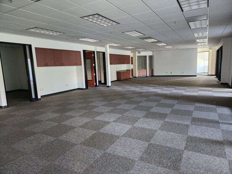 More Photos Of 3700 Hilborn Rd, Fairfield Medical For Sale