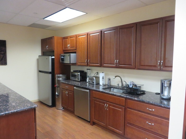 More Photos Of 92 E Main St, Somerville Office For Lease