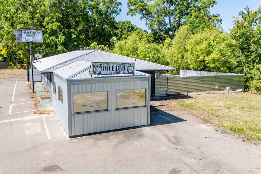 More Photos Of 19510 NE US Hwy 301, Waldo Storefront Retail Office For Sale