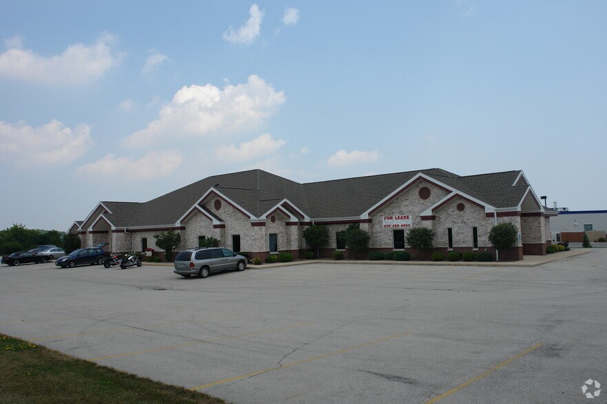 More Photos Of 1540 Main Ave, De Pere Office For Lease