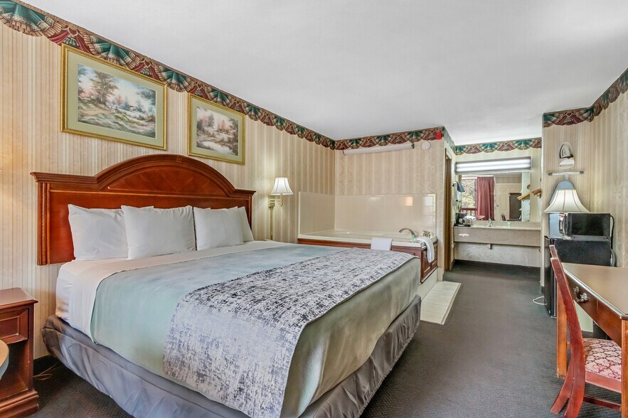More Photos Of 110 Huntsville Rd, Eureka Springs Hotel For Sale