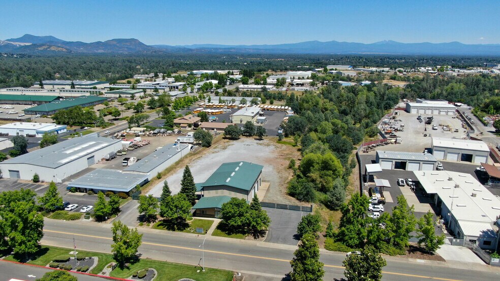 More Photos Of 1577 Beltline Rd, Redding Warehouse For Lease