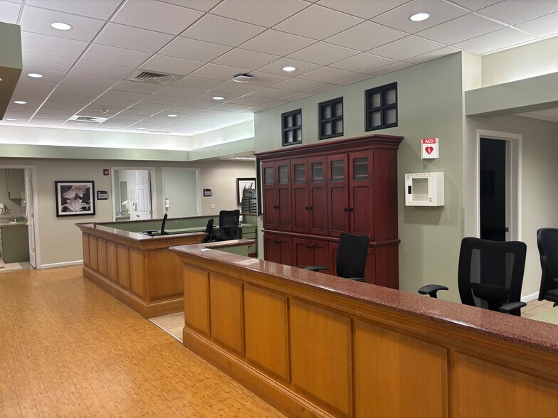 More Photos Of 2818 Linkhorne Dr, Lynchburg Medical For Lease