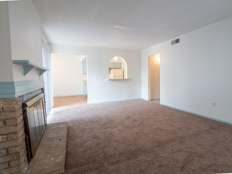 More Photos Of 5924 NW 10th St, Oklahoma City Apartments For Sale