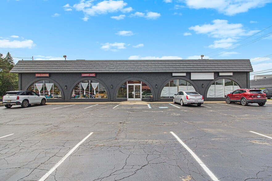 More Photos Of 1800 W 14 Mile Rd, Royal Oak Freestanding For Lease