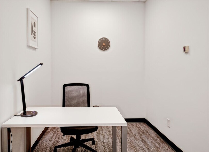 More Photos Of 3003 Tamiami Trl N, Naples Coworking Space