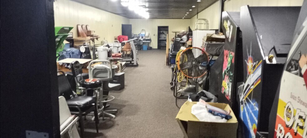 More Photos Of 415 W Heron St, Aberdeen Bowling Alley For Sale