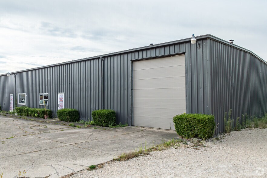 More Photos Of 4240 Lisa Dr, Tipp City Warehouse For Lease