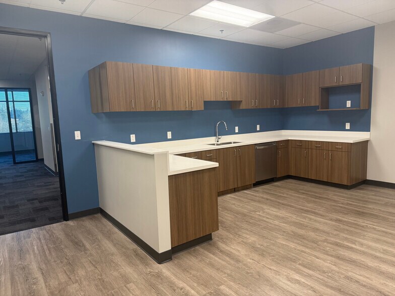 More Photos Of 7632 SW Durham Rd, Tigard Office For Lease