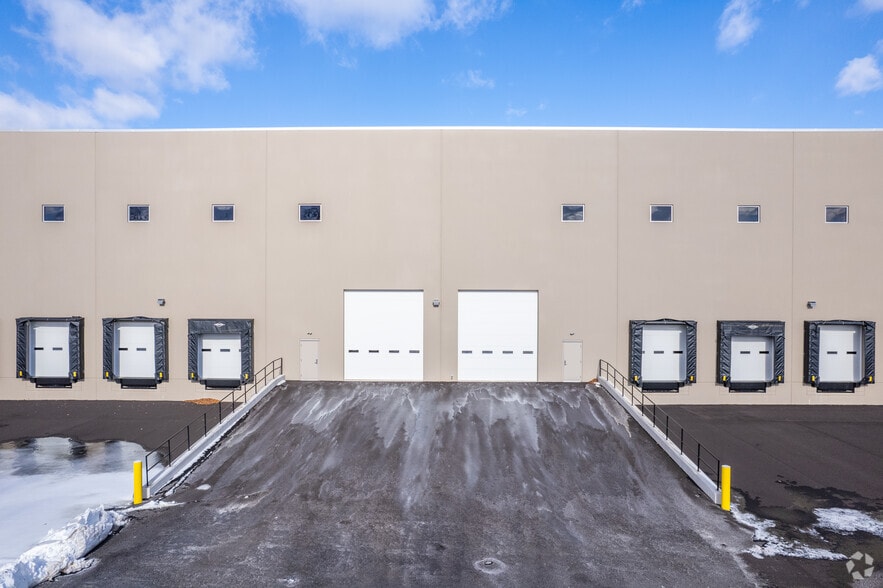 More Photos Of 2100 AM Dr, Quakertown Warehouse For Lease