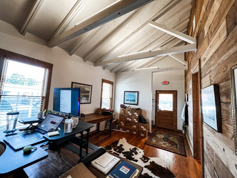 More Photos Of 2225 Crockett St, Houston Office For Lease