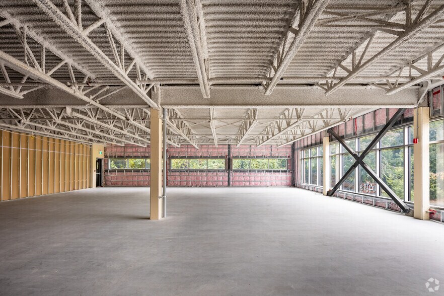 More Photos Of 3040-3050 Rue De Rouen, Montréal Office For Lease