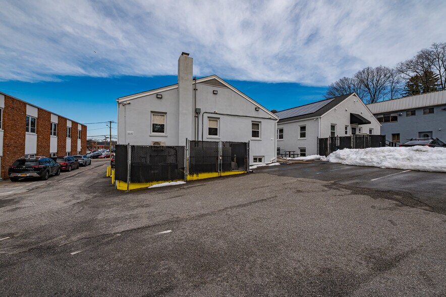 More Photos Of 48 Elm St, Huntington Office For Lease