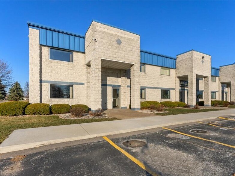More Photos Of 801 Heritage Rd, De Pere Office For Lease