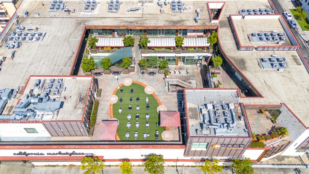 More Photos Of 450 S Western Ave, Los Angeles Freestanding For Lease