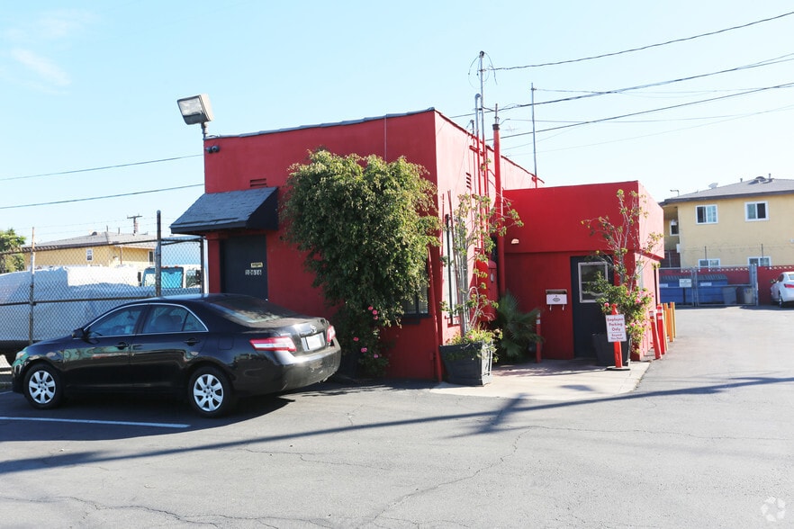 More Photos Of 10600-10624 Hawthorne Blvd, Lennox Bar For Sale