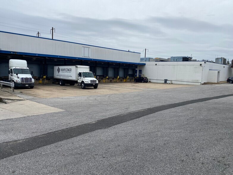 More Photos Of 3701 Southwestern Blvd, Baltimore Distribution For Lease