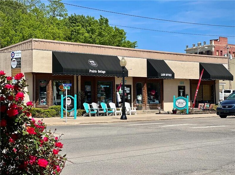 More Photos Of 125-127 W Main St, Pawhuska Storefront For Sale
