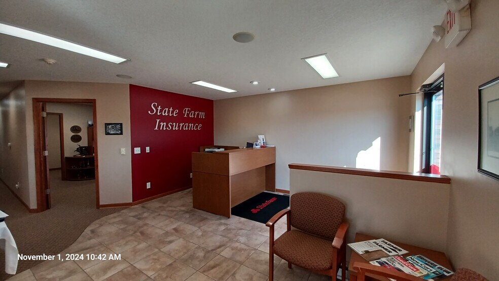 More Photos Of 822-826 S 4th St, Clinton Office For Sale