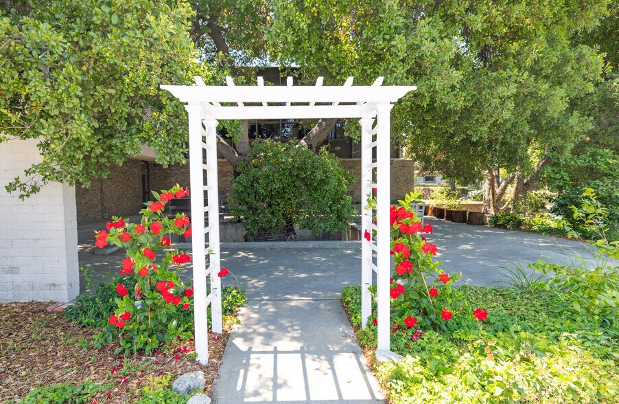More Photos Of 241 Lombard St, Thousand Oaks Loft Creative Space For Lease