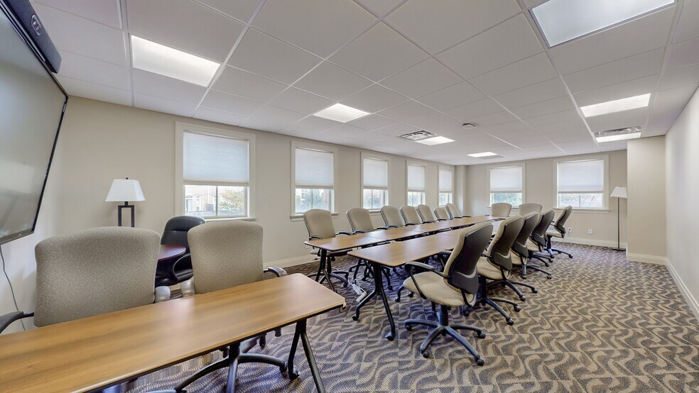 More Photos Of 121 Robinson St, Markham Office For Sale