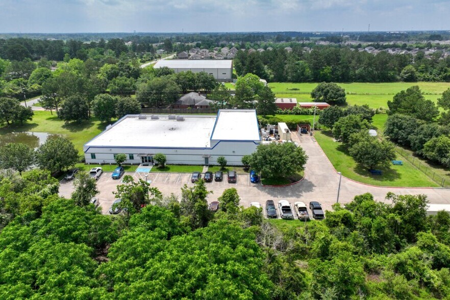 More Photos Of 1730 S Cherry St, Tomball Industrial For Sale