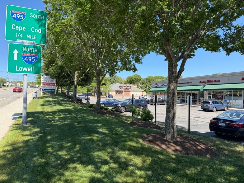 More Photos Of 42-44 W Boston Post Rd, Marlborough General Retail For Lease