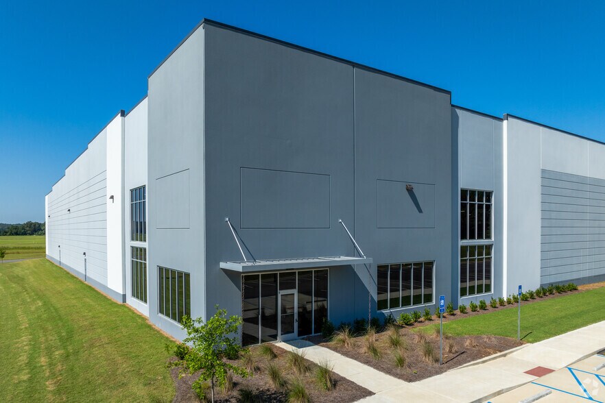 More Photos Of State Route 186 @ Interstate 85, Tuskegee Distribution For Lease