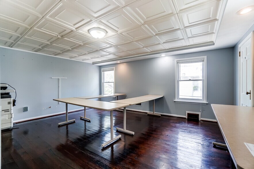 More Photos Of 1550 Lewis Center Rd, Lewis Center Freestanding For Sale