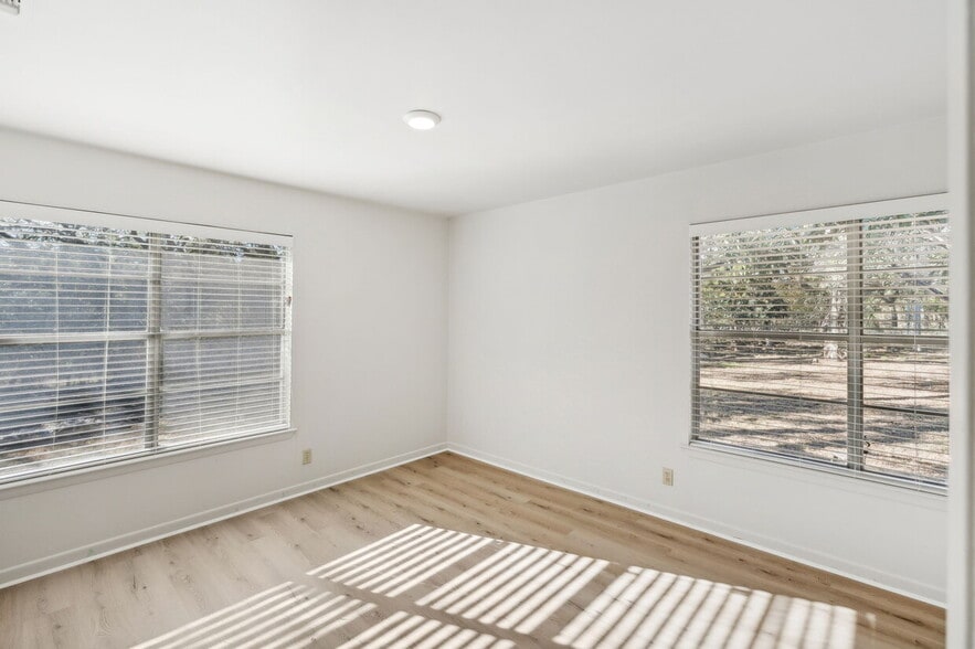 More Photos Of 1031 Talley Rd, San Antonio Office For Sale