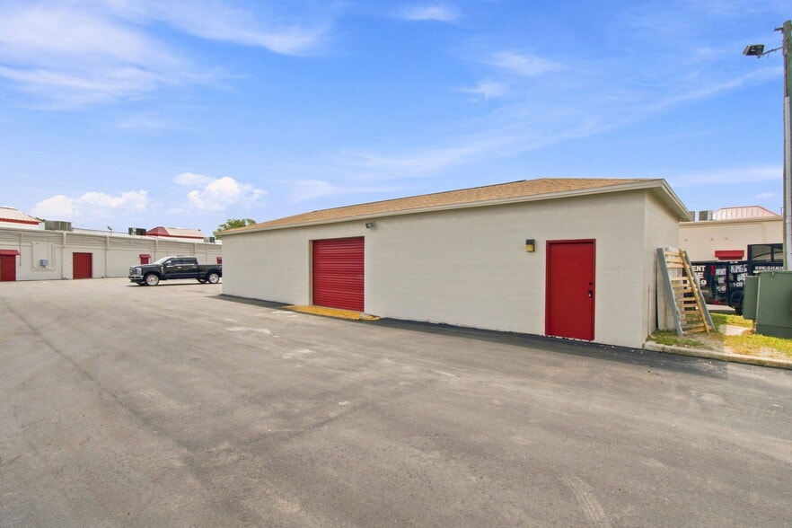 More Photos Of 14100 US Highway 19 N, Clearwater Unknown For Lease