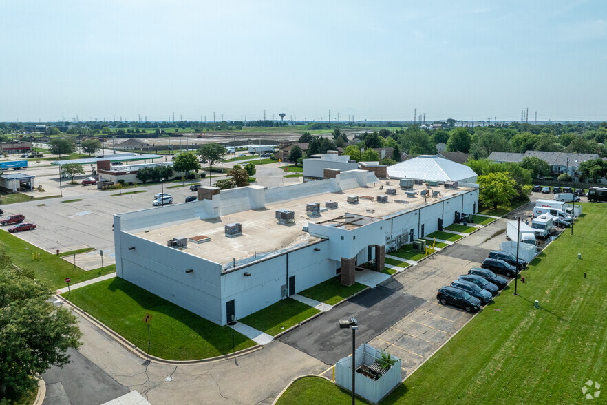 More Photos Of 402-440 N Weber Rd, Romeoville Freestanding For Sale