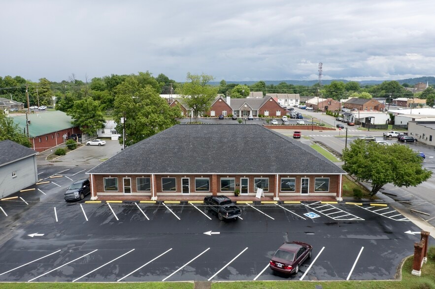Primary Photo Of 201 N Oak Ave, Cookeville Medical For Lease