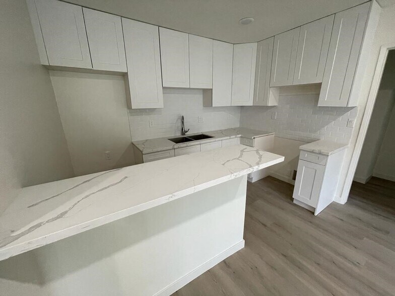 More Photos Of 553 N Flores St, Los Angeles Apartments For Sale