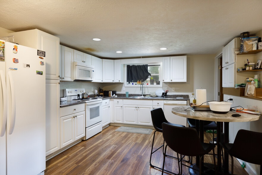 More Photos Of 100-102 Twin Acres Dr, Fayetteville Apartments For Sale
