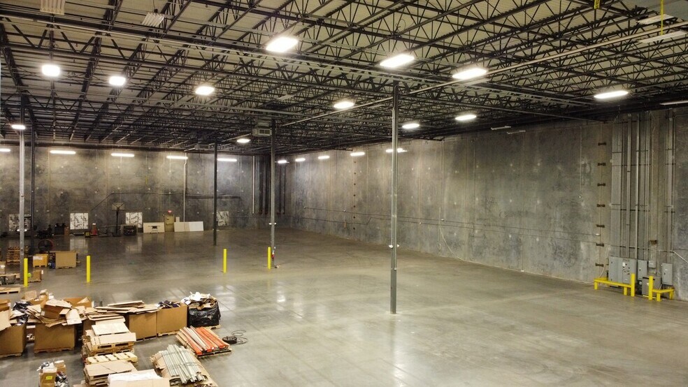 More Photos Of 144 Old Lystra Rd, Chapel Hill Distribution For Lease