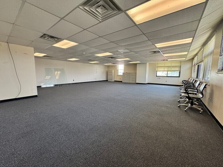 More Photos Of 1980-1990 Pawtucket Ave, East Providence Office For Lease