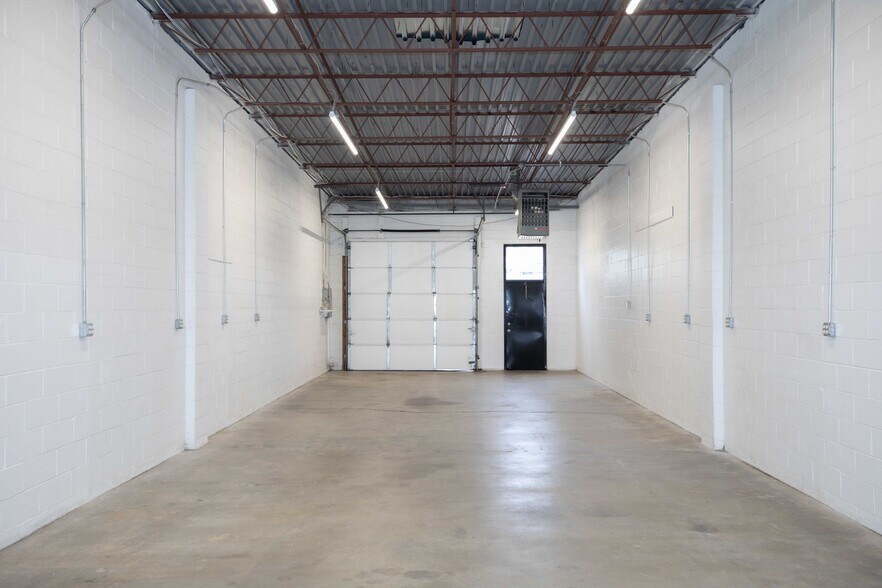 More Photos Of 24 Cain Dr, Brentwood Warehouse For Lease