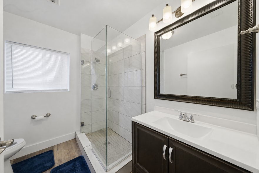 More Photos Of 460 Coventry Ln, Crystal Lake Apartments For Sale