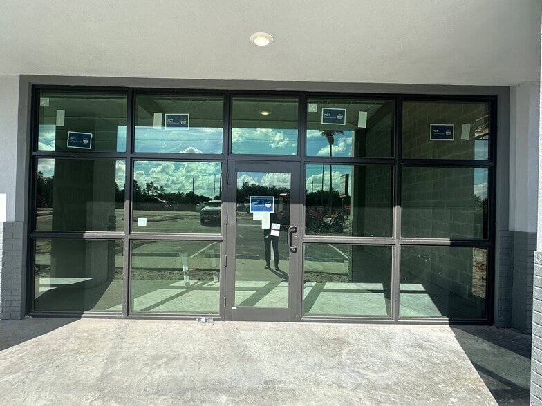 More Photos Of 5491-5495 Commercial Way, Spring Hl, Spring Hill Office For Lease