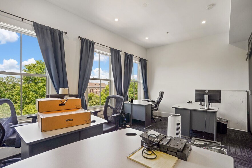 More Photos Of 513 C St NE, Washington Office Residential For Lease