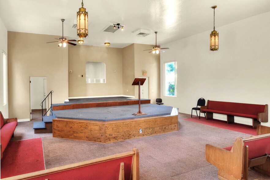More Photos Of 1649 3rd St SW, Winter Haven Religious Facility For Lease