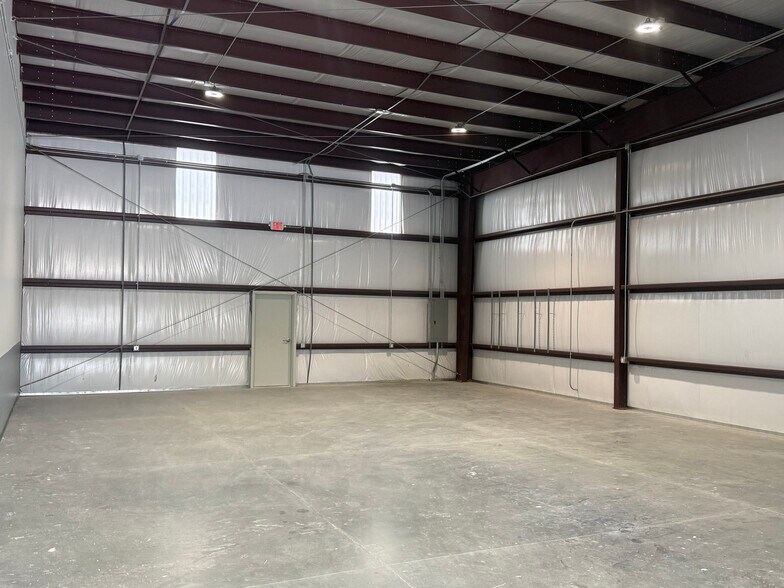 More Photos Of 1100 E Whitewing Ave, McAllen Light Distribution For Lease